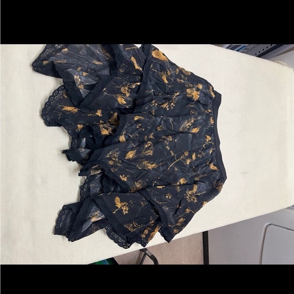 NWT All Saints size 4 black/gold asymmetrical skirt - Picture 5 of 9